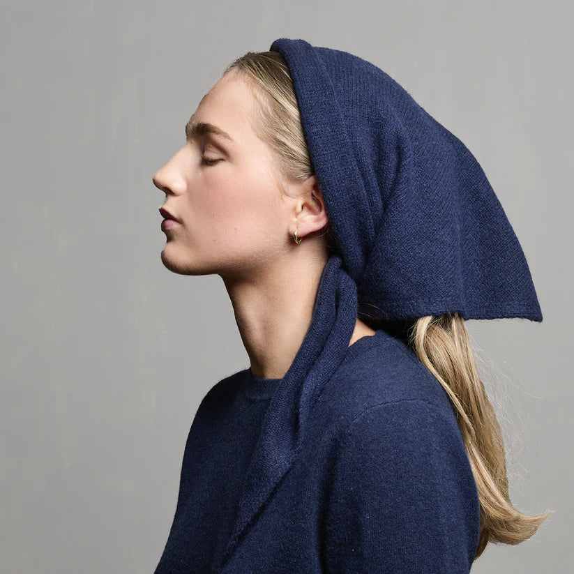 MA81 TRIANGULAR SCARF